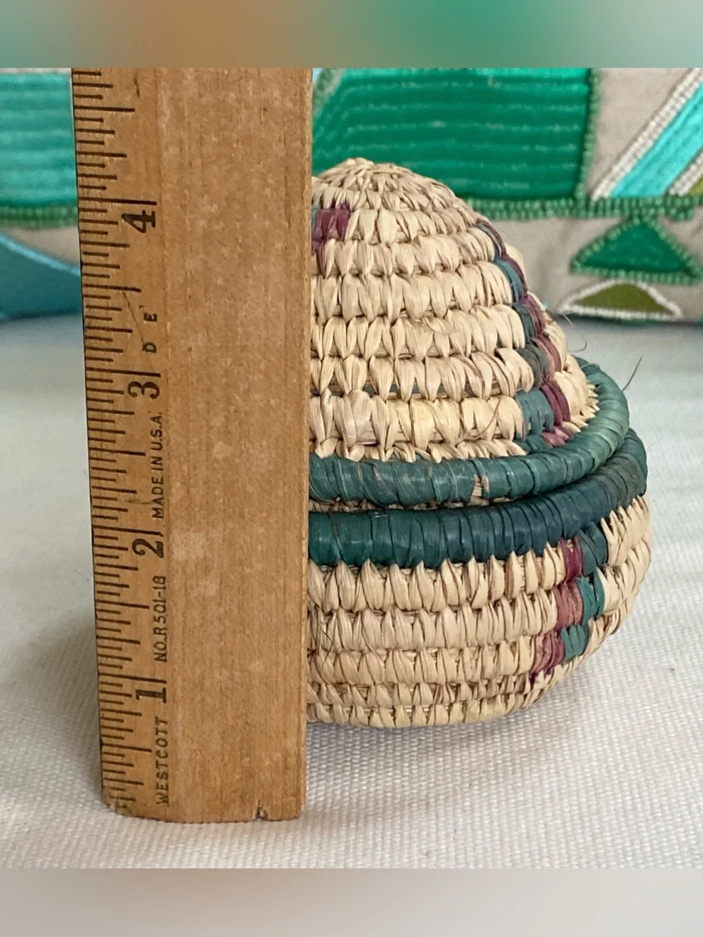 VTG Coiled Loose Weave Sea Grass Lidded Basket w Blue Teal Purple Design 4”